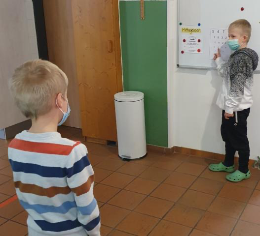 Die Klasse 1/2 der RvGS erforscht die 5 Sinne